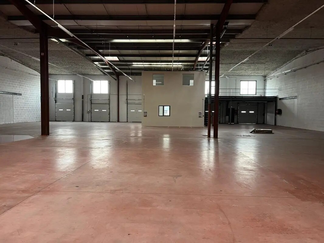 20-22 Avenue Du 24 Août 1944, Corbas to rent Interior Photo- Image 1 of 7