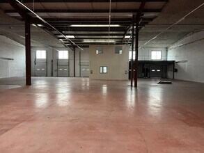 20-22 Avenue Du 24 Août 1944, Corbas to rent Interior Photo- Image 1 of 7