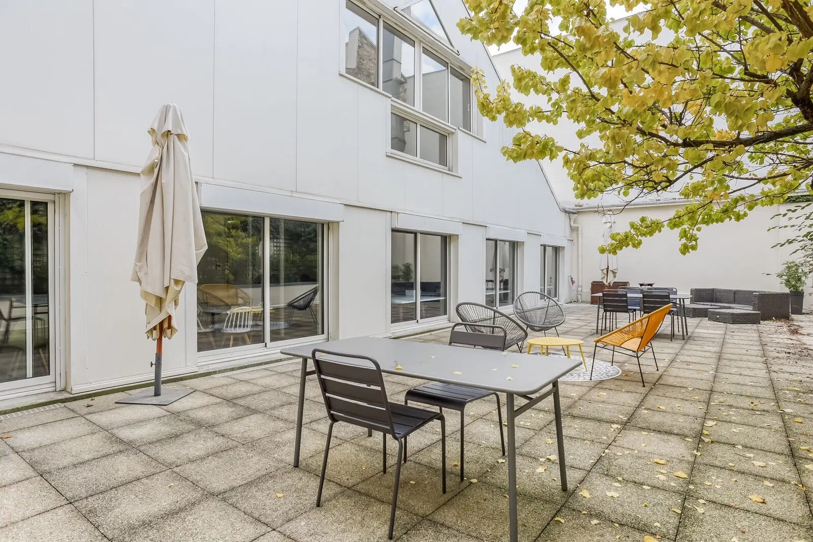 Co-working Space in Paris to rent Building Photo- Image 1 of 13