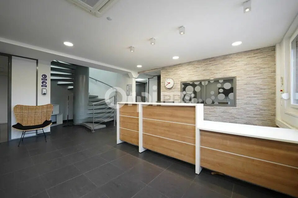 Office in Caluire-et-Cuire to rent Lobby- Image 1 of 10