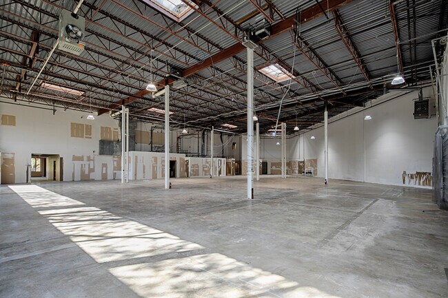 More details for 7400 Fullerton Rd, Springfield, VA - Light Industrial to Rent