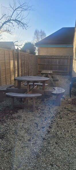 93 High St, Witney to rent - Building Photo - Image 3 of 7