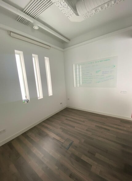 Retail in Marbella, Málaga for sale - Interior Photo - Image 2 of 15
