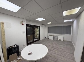 Ash Rd, New Ash Green to rent Interior Photo- Image 2 of 4