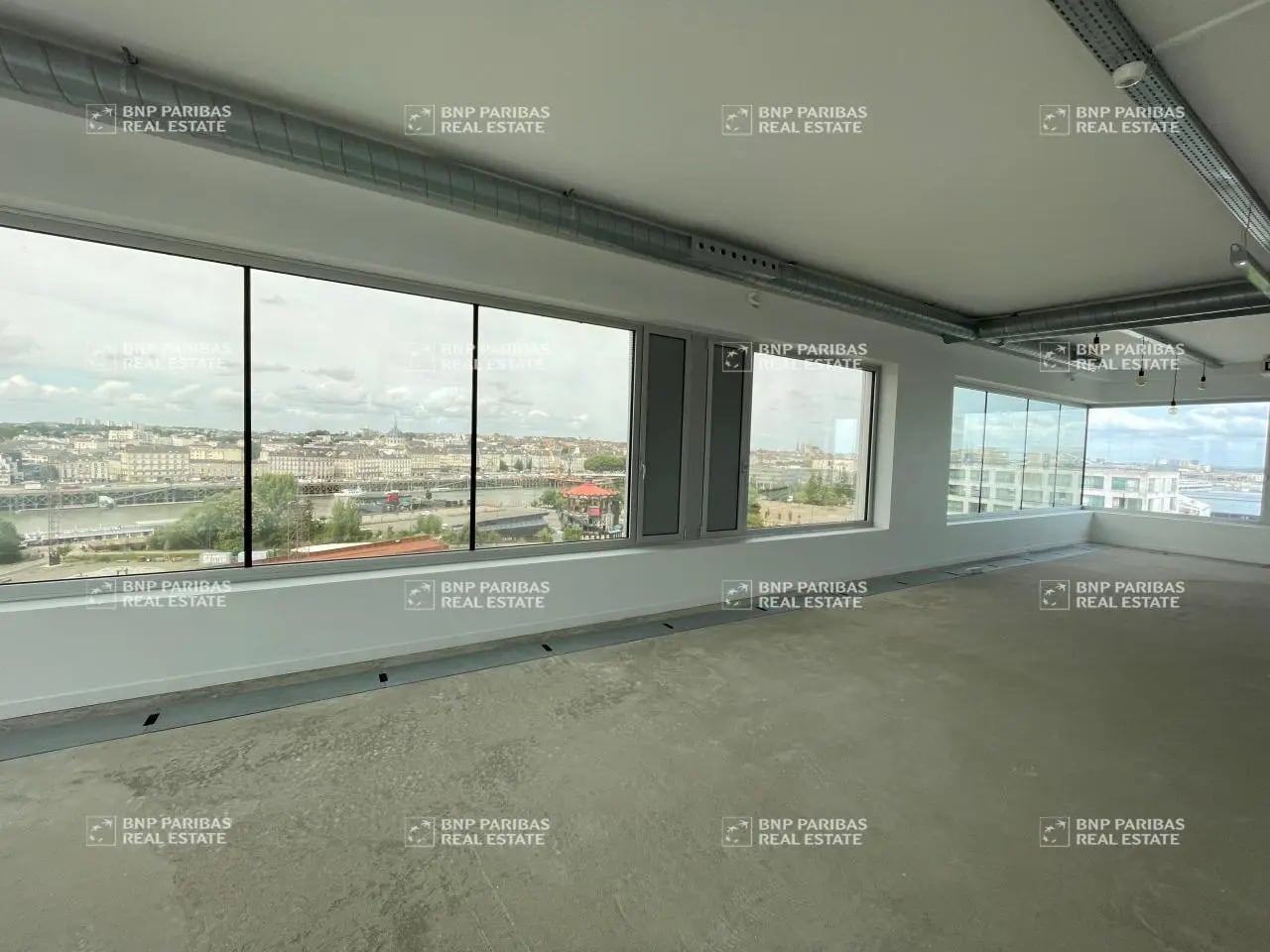 Office in Nantes to rent Building Photo- Image 1 of 12