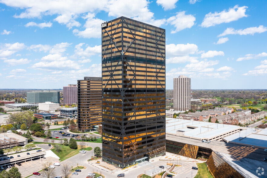 3000 Town Center, Southfield, MI for rent - Primary Photo - Image 1 of 8