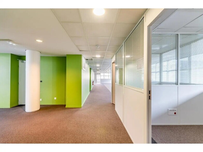 140 Avenue Jean Lolive, Pantin to rent - Interior Photo - Image 3 of 22