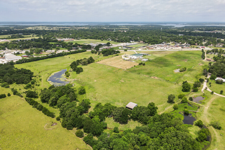 836 Debbie Ln, Pilot Point, TX for sale - Building Photo - Image 2 of 19