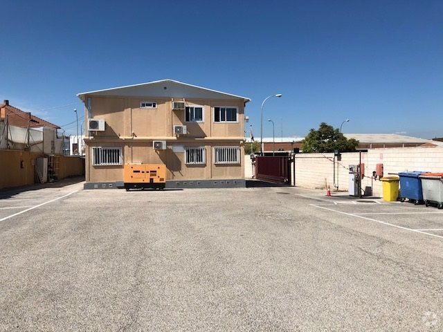 Land in Madrid, Madrid to rent - Building Photo - Image 2 of 2