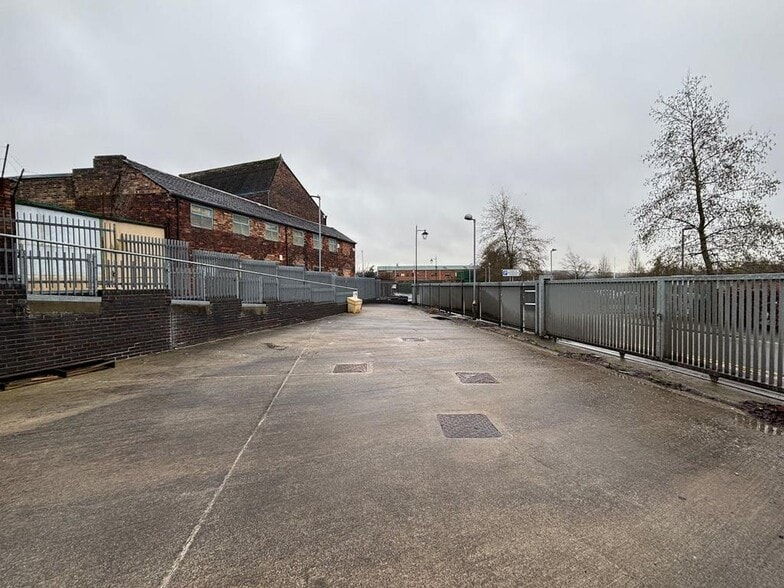 150 Normacot Rd, Stoke On Trent to rent - Building Photo - Image 2 of 7