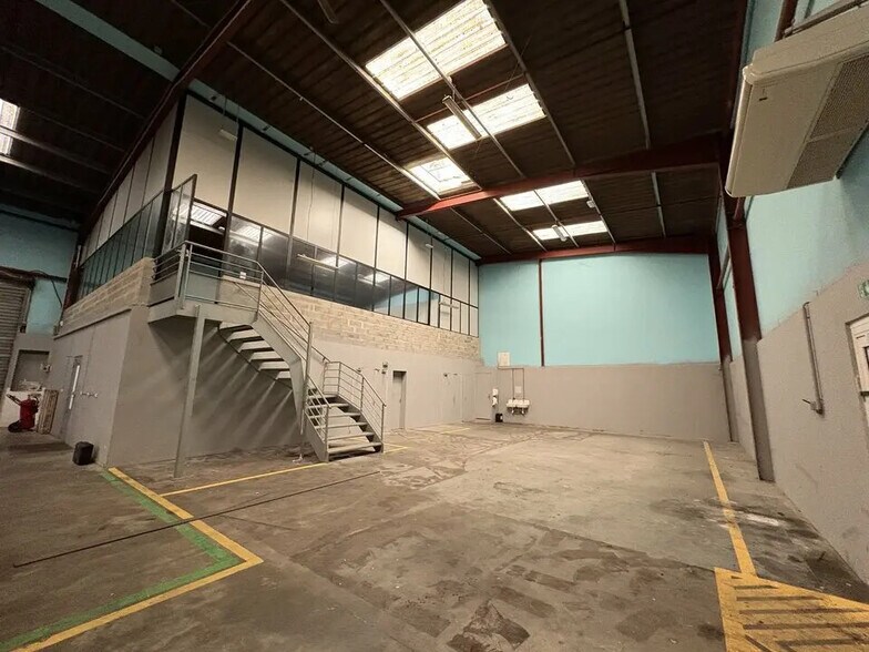 Office in Blanquefort to rent - Building Photo - Image 2 of 9