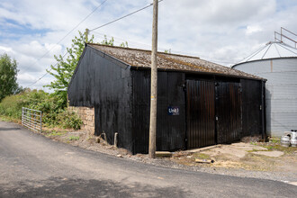 Monarch's Way, Tong for rent Building Photo- Image 1 of 4