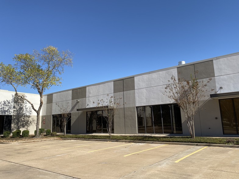 700-766 Industrial Blvd, Sugar Land, TX for sale - Building Photo - Image 1 of 1