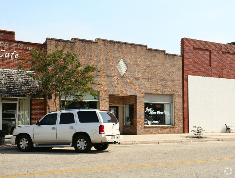 110 E Main St, Perry, FL for sale - Building Photo - Image 2 of 3