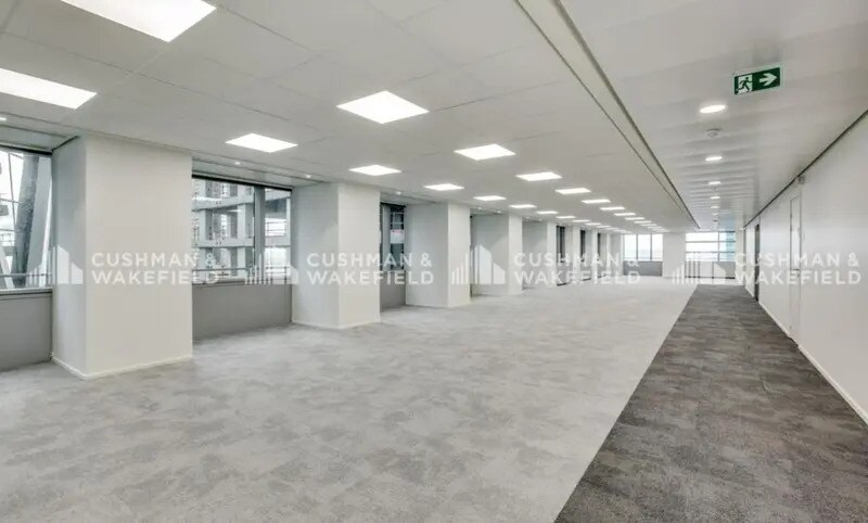 17 Place Des Reflets, Courbevoie to rent - Interior Photo - Image 1 of 24