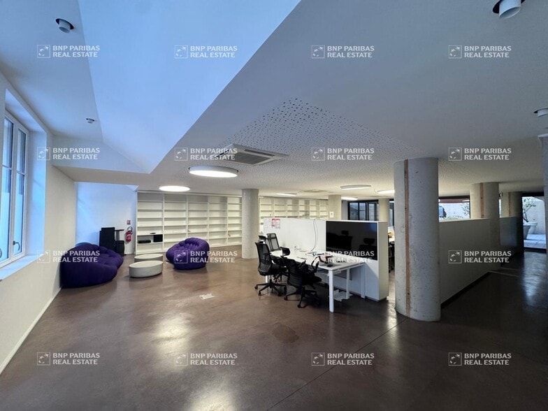 Office in Marseille to rent - Building Photo - Image 3 of 14