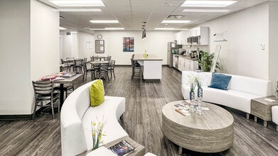 9925 109th St NW, Edmonton, AB to rent Interior Photo- Image 2 of 10