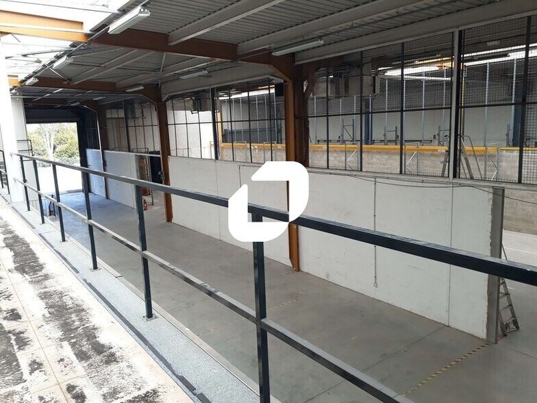 Light Industrial in Plaisir to rent - Interior Photo - Image 3 of 8