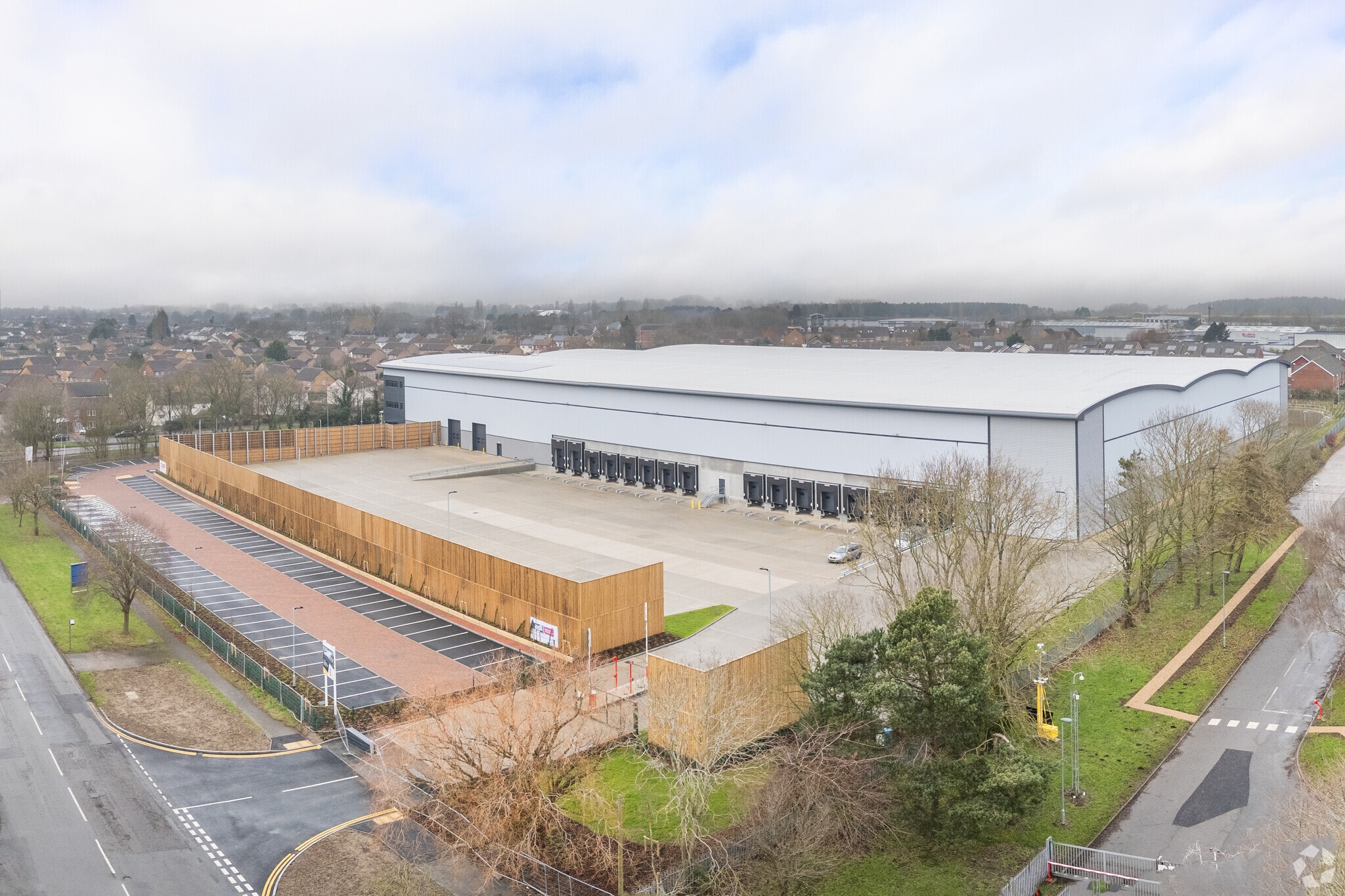 Earlstrees Rd, Corby to rent Building Photo- Image 1 of 7