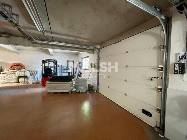 Light Industrial in CHAMPAGNE-AU-MONT-D'OR for sale - Building Photo - Image 2 of 11