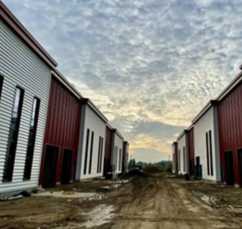Light Industrial in Serris to rent Construction Photo- Image 1 of 2