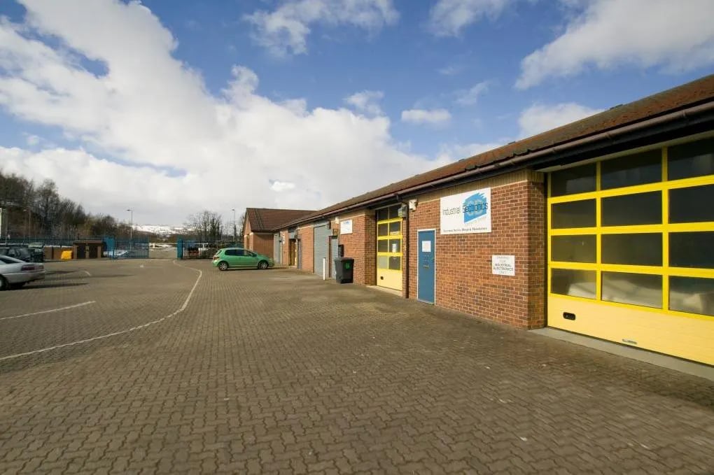 Colliery Rd, Wrexham to rent Building Photo- Image 1 of 7