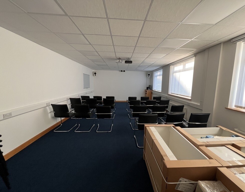 6-28 Beaconsfield Rd, Hatfield, HRT AL10 8BB - Unit 22-24 - - Interior Photo - Image 1 of 1