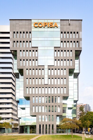 Plaça d'Europa, 2-4, L'Hospitalet de Llobregat, Barcelona to rent - Building Photo - Image 3 of 6