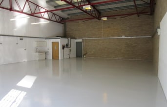 Boundary Rd, Woking to rent Interior Photo- Image 2 of 4