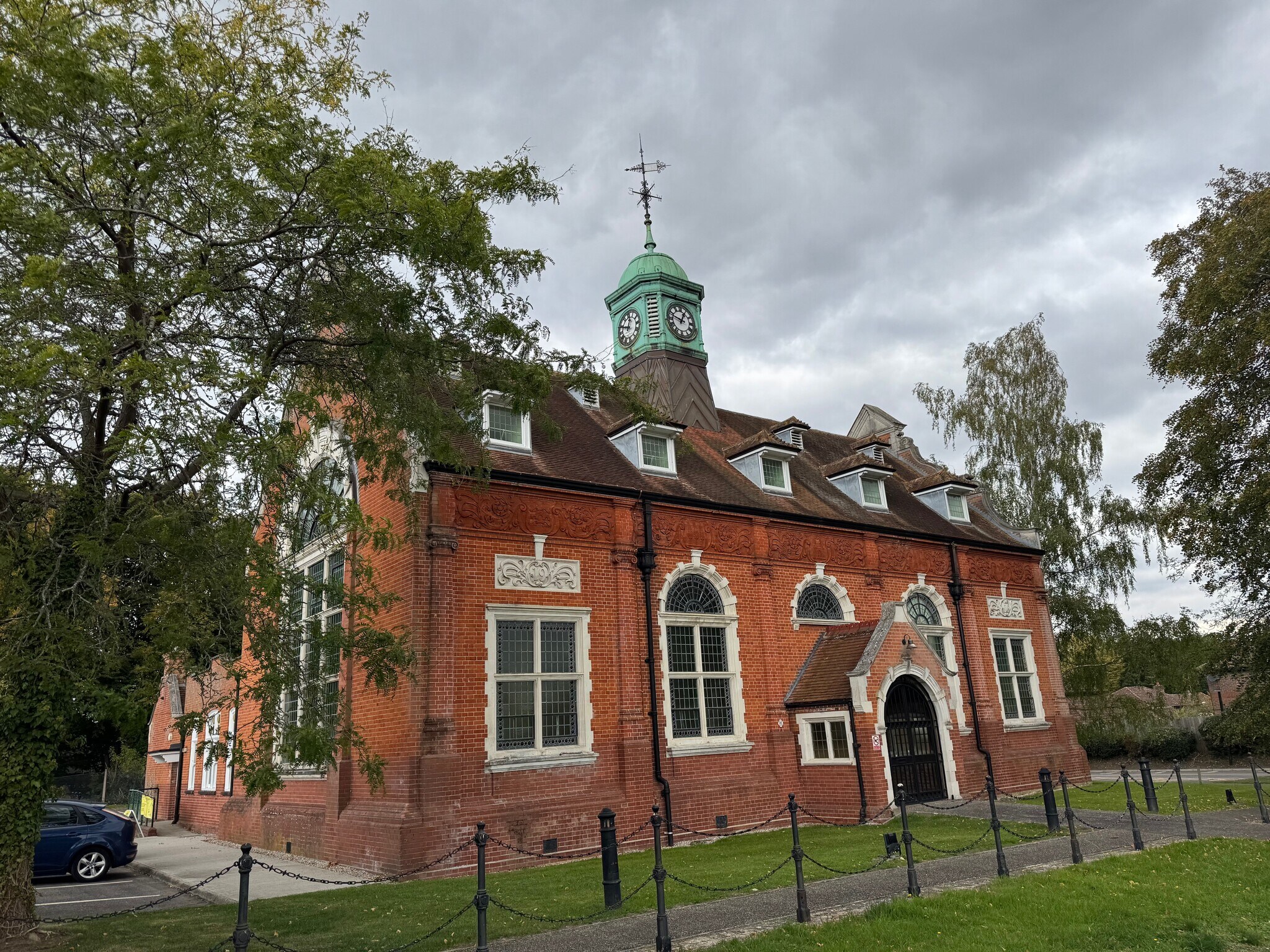 Poplar Dr, Brentwood to rent Primary Photo- Image 1 of 2