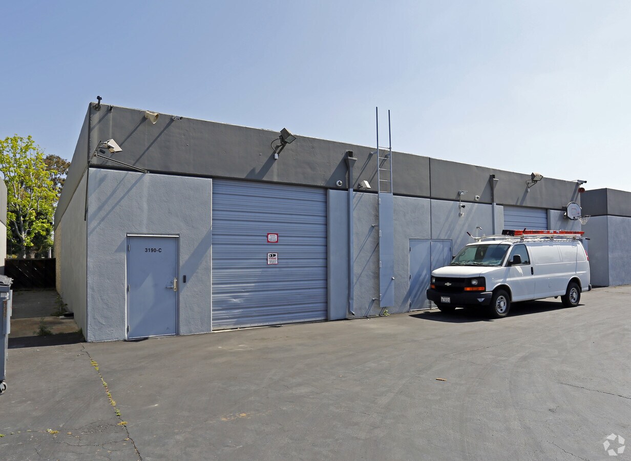 3190 Airport Loop Dr, Costa Mesa 92626