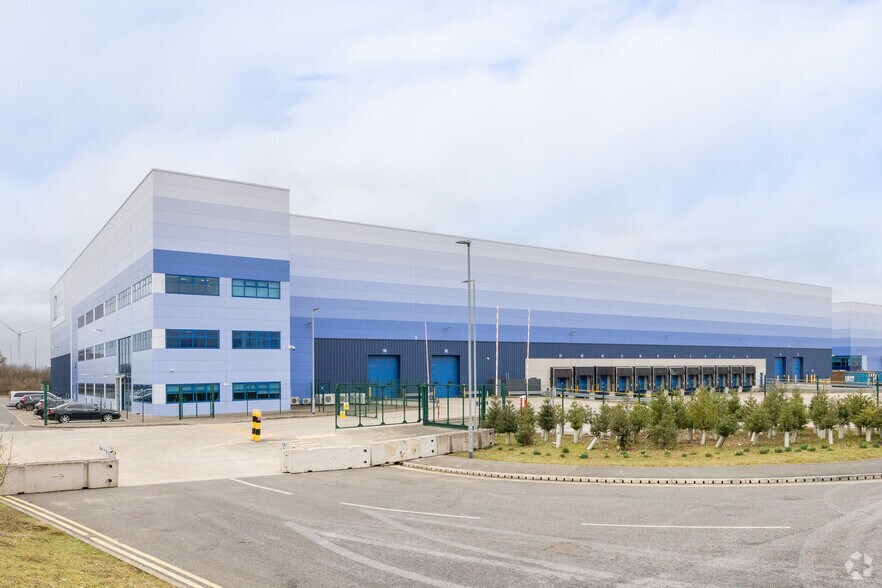 2 Lancaster Way, Biggleswade for sale - Primary Photo - Image 1 of 1