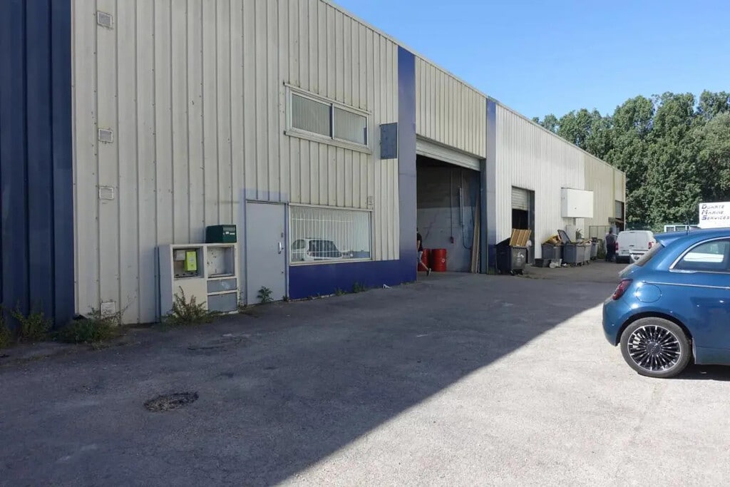 Location Bureaux 617 m² - Photo 1