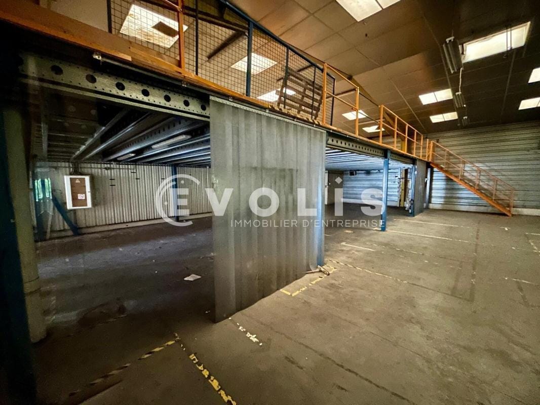 Light Industrial in Savigny-le-Temple to rent Interior Photo- Image 1 of 8