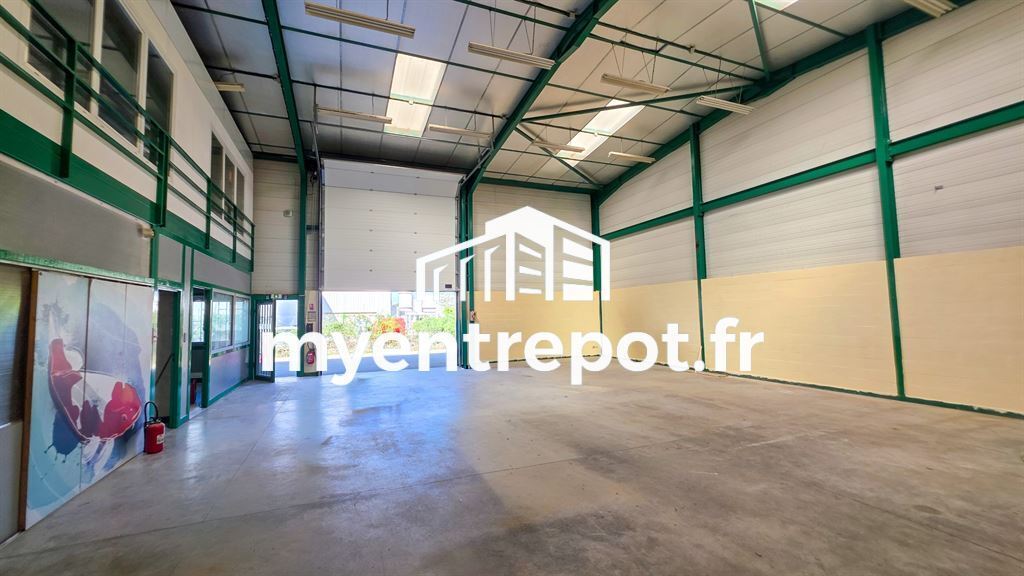 Light Industrial in Aubagne to rent Building Photo- Image 1 of 8