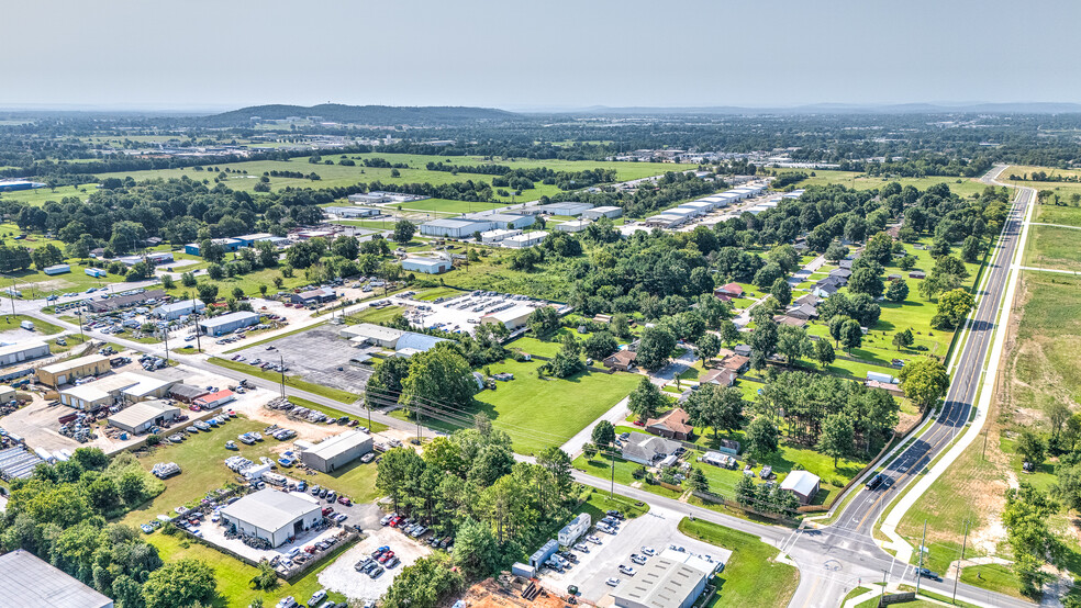 107 W Apple Blossom Ave, Lowell, AR for sale - Primary Photo - Image 2 of 40