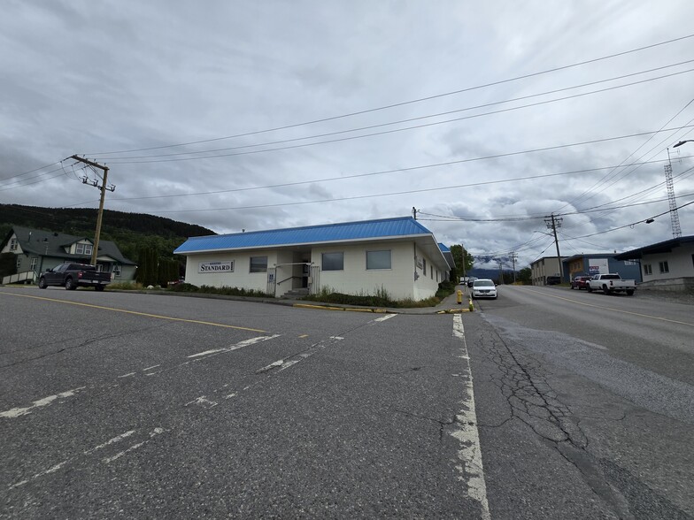 3210 Clinton St, Terrace, BC for sale - Primary Photo - Image 1 of 1