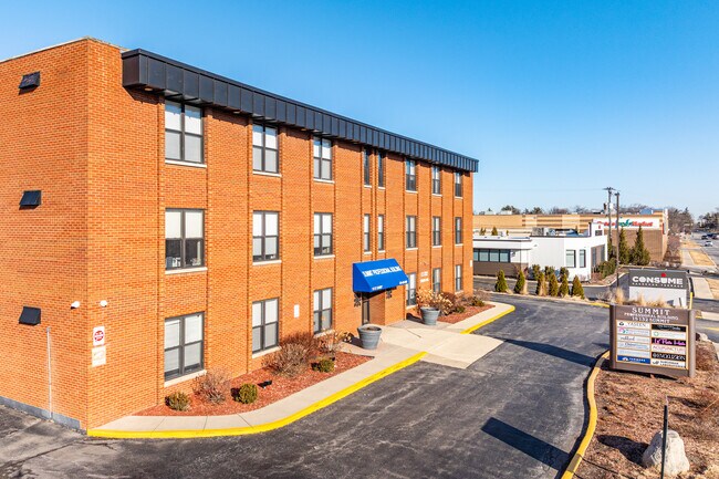 More details for 1S132 Summit Ave, Oakbrook Terrace, IL - Office to Rent