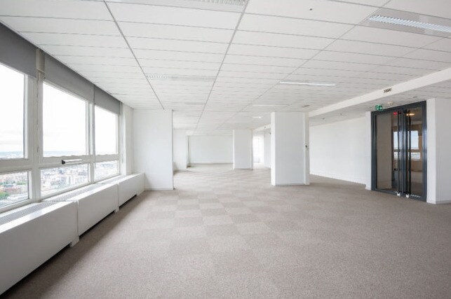 Office in Courbevoie to rent - Interior Photo - Image 2 of 8