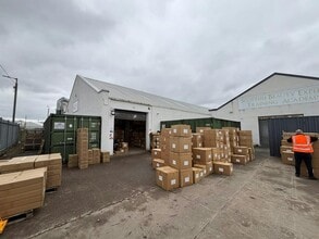 11-15 Carlyle Av, Glasgow to rent Building Photo- Image 2 of 2