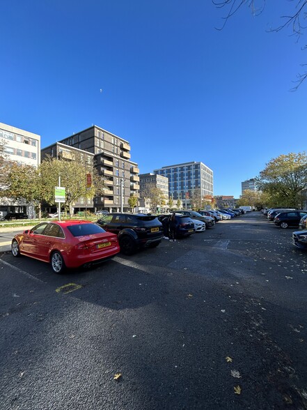 The Boulevard park, Crawley for sale - Primary Photo - Image 1 of 1