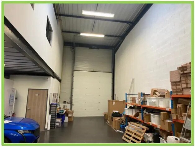Light Industrial in Décines-Charpieu for sale - Interior Photo - Image 2 of 6