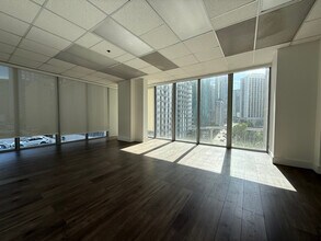 150 SE 2nd Ave, Miami, FL for rent Building Photo- Image 1 of 22