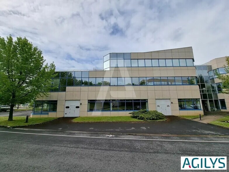 Light Industrial in Les Ulis to rent - Building Photo - Image 3 of 7