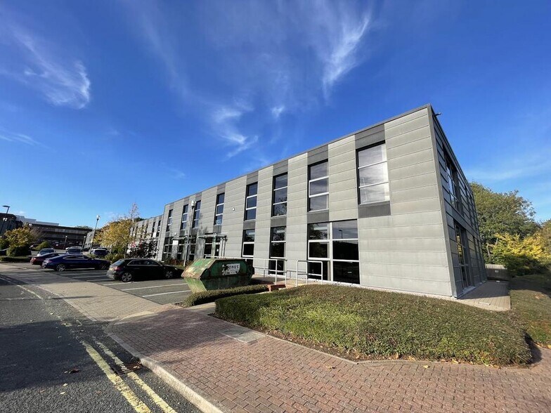 Cranmore Dr, Solihull to rent - Building Photo - Image 2 of 24