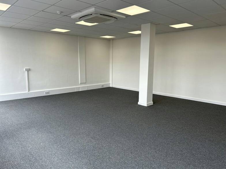 91-93 High St, Worcester to rent - Building Photo - Image 2 of 9