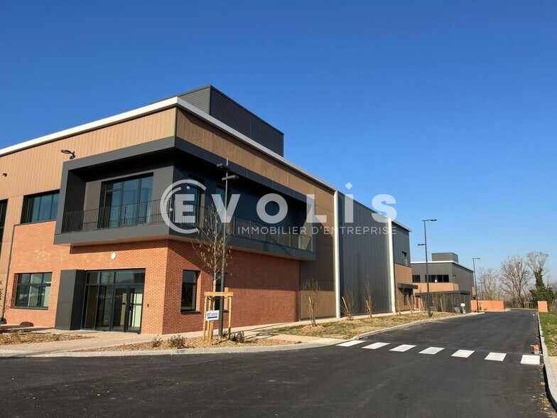25 Route De Lyon, Saint-Priest to rent - Building Photo - Image 3 of 69