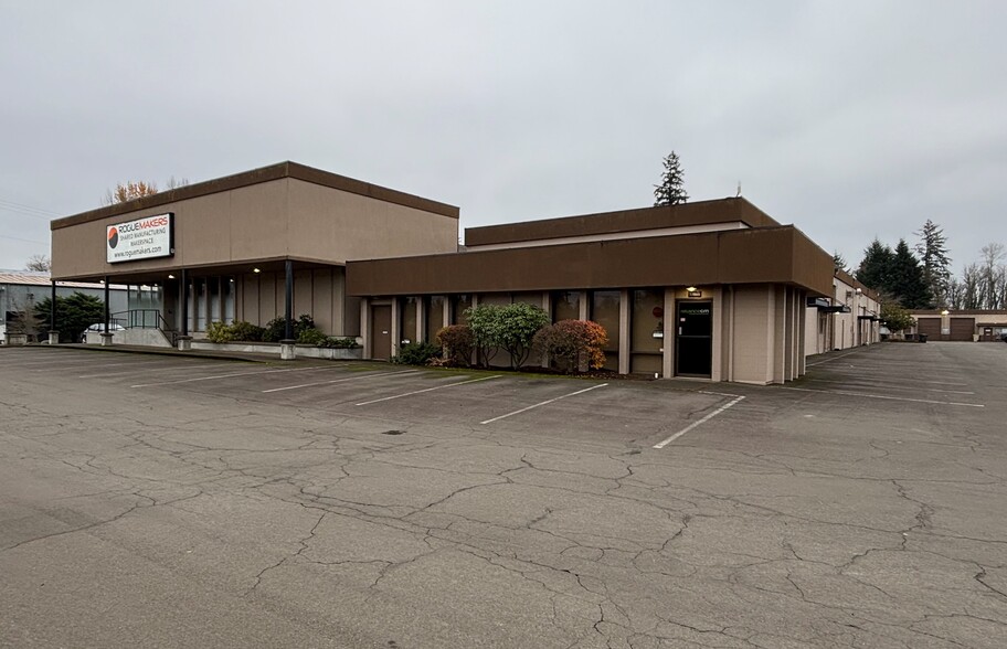 33815-33919 SE Eastgate Cir, Corvallis, OR for rent - Building Photo - Image 2 of 7