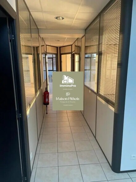 Office in Ollioules to rent - Building Photo - Image 3 of 6