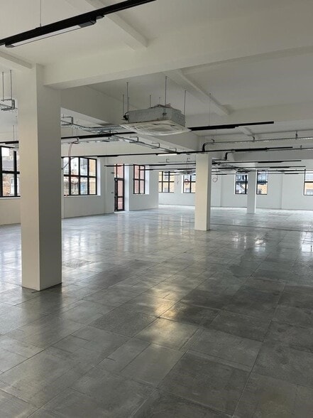 3 Victorian Grv, London to rent - Interior Photo - Image 2 of 28